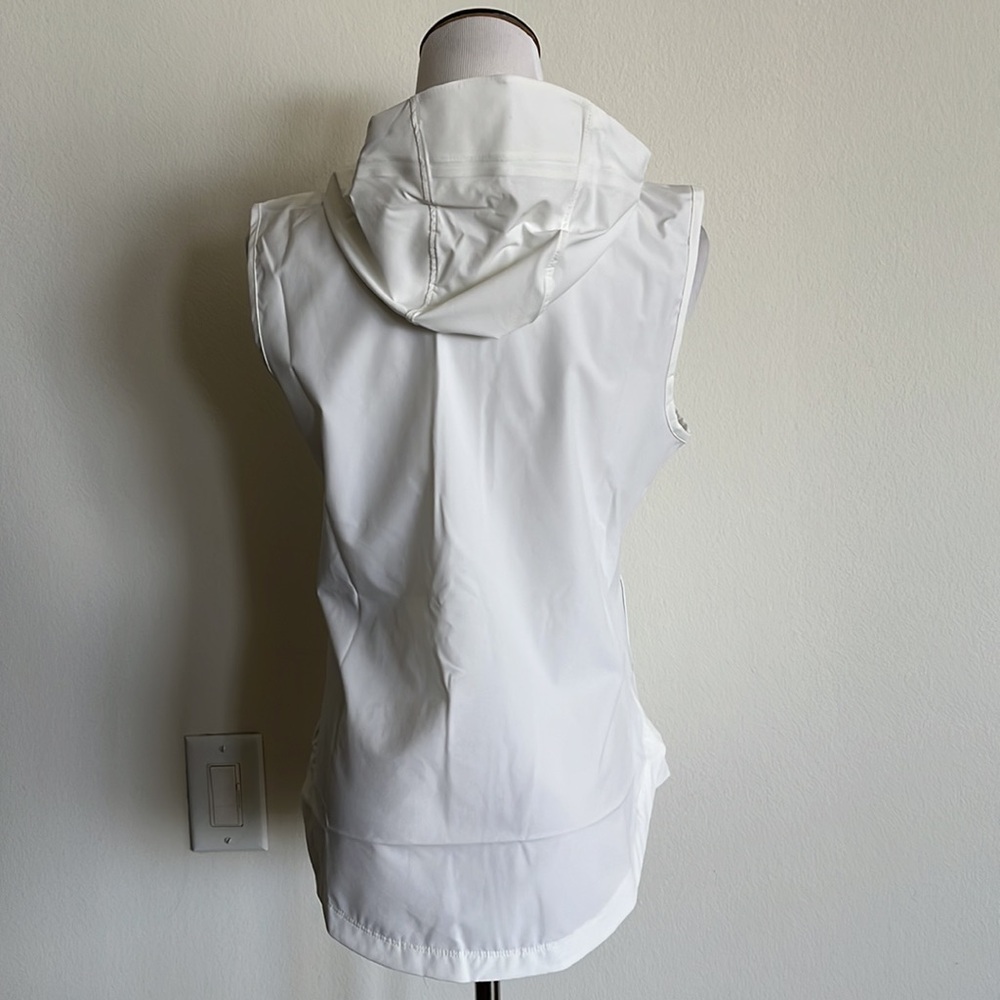 Peter Millar woman’s vest size medium white - Picture 6 of 10